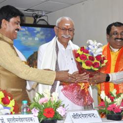 Giving Bouquet to Shri Dinesh Chandra ji